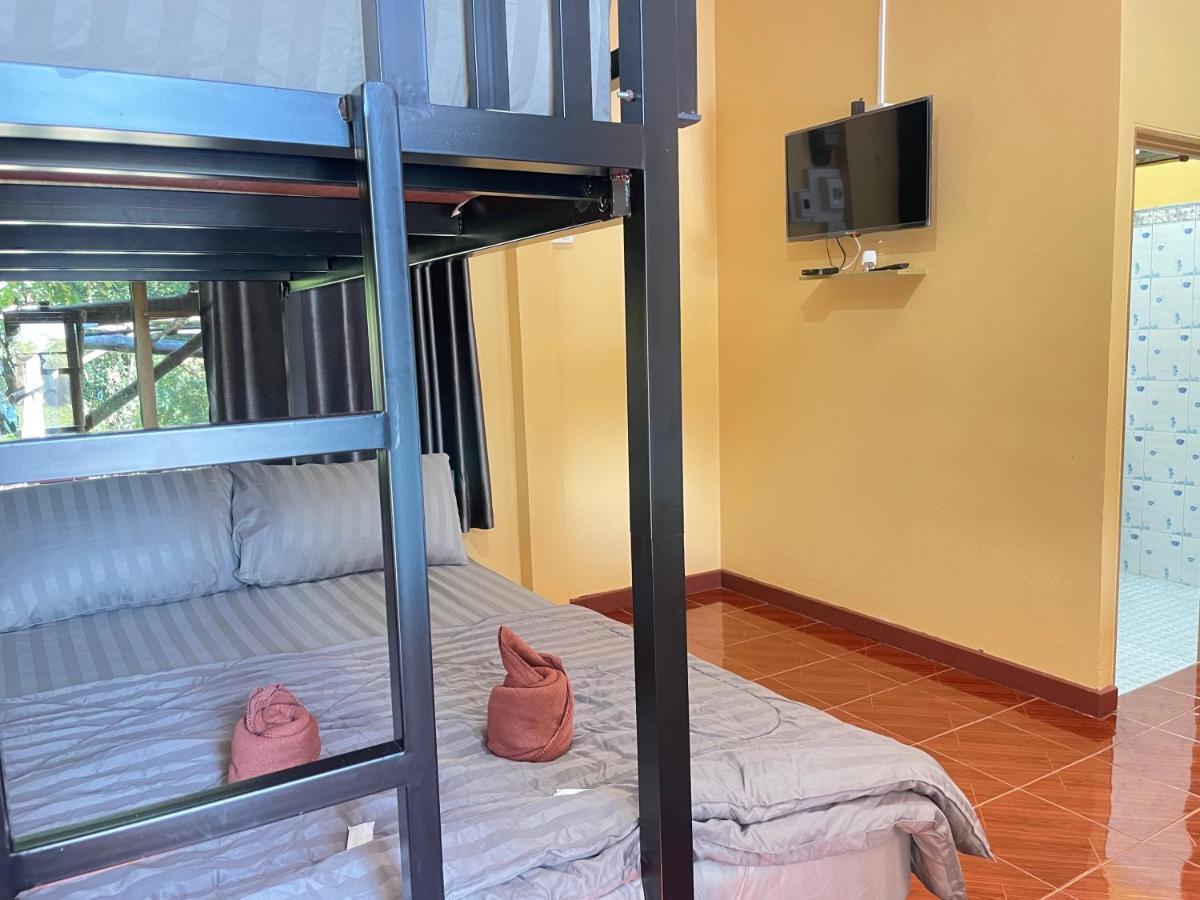 Rain Tree Cafe & Homestay Uthai Thani Exterior photo