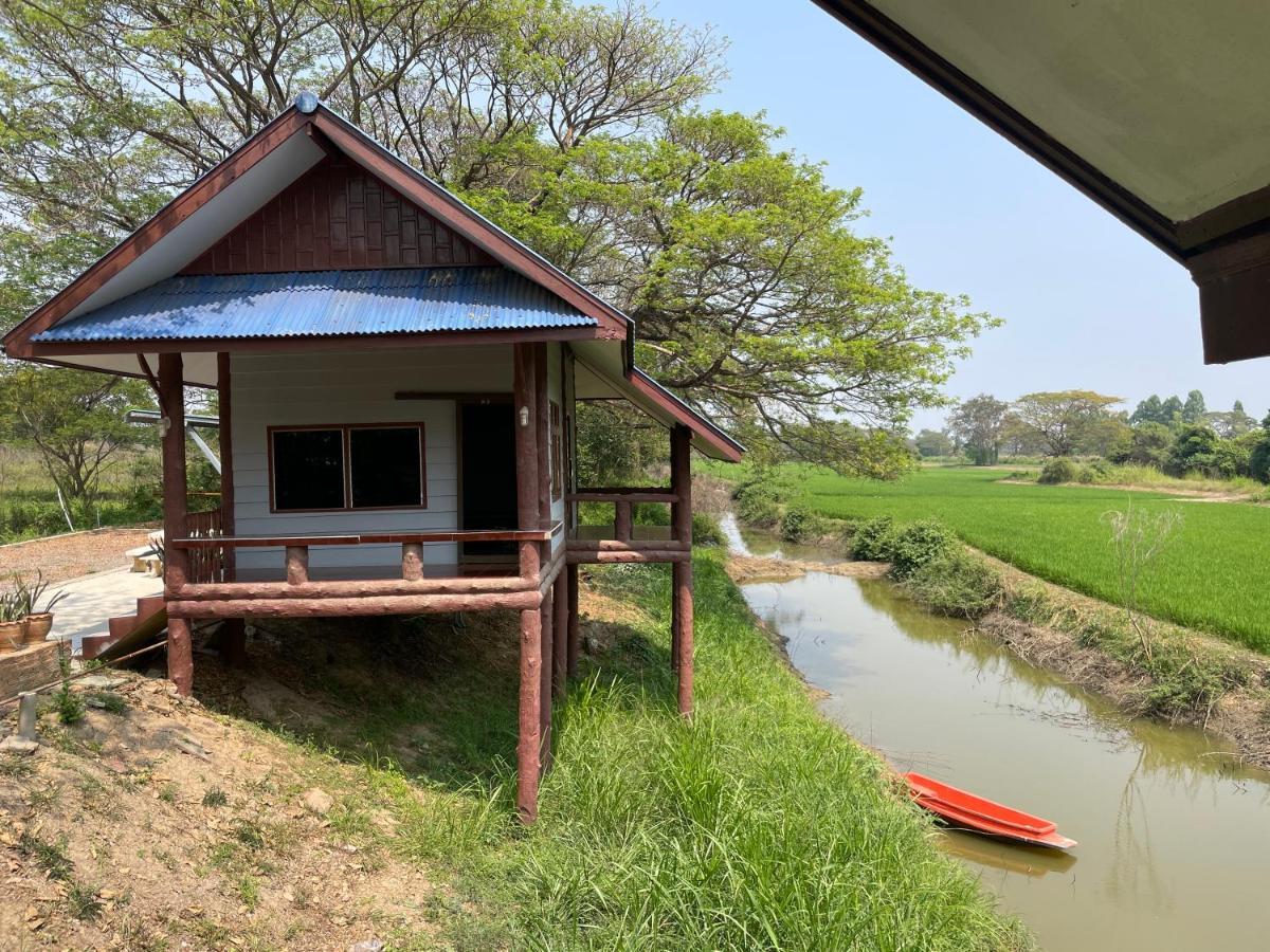 Rain Tree Cafe & Homestay Uthai Thani Exterior photo
